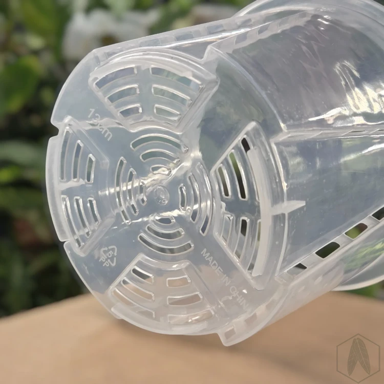 Plastikowa oddychająca doniczka 13cm (4).webp