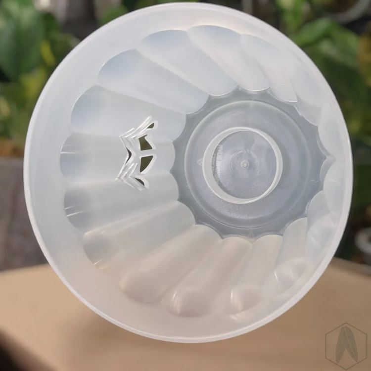 Osłonka na wysoką oddychającą doniczkę v2 12cm mleczna  (3).webp