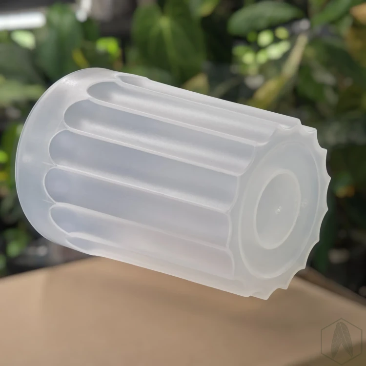 Osłonka na wysoką oddychającą doniczkę v2 12cm mleczna  (4).webp