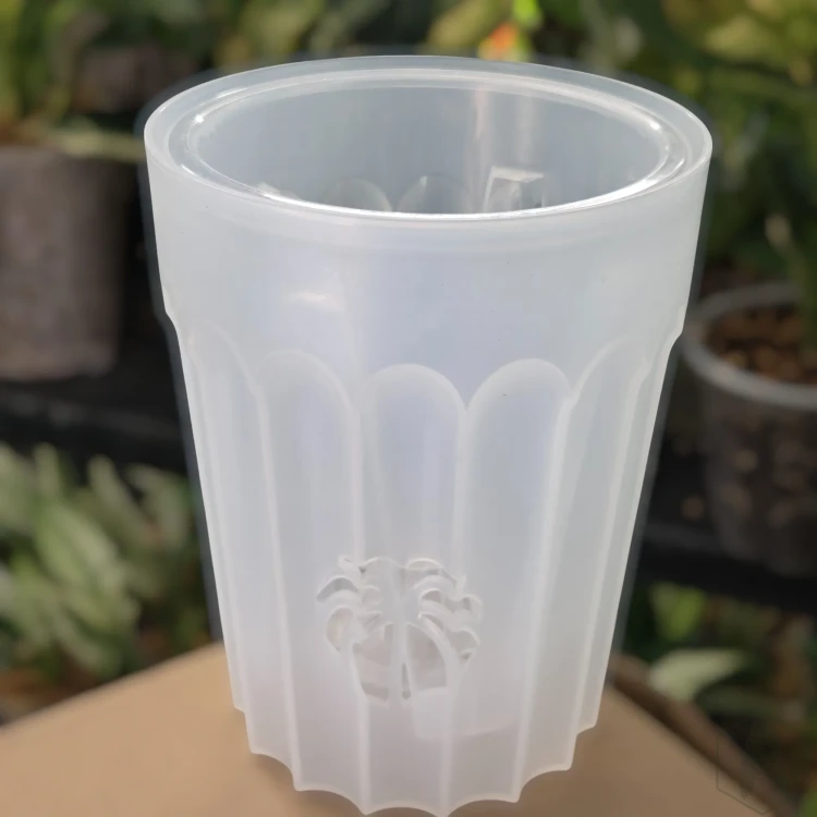 Osłonka na wysoką oddychającą doniczkę v2 14cm mleczna  (5).webp